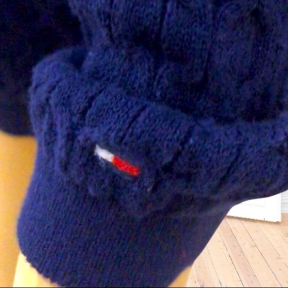 ⭐️ Tommy Hilfiger Sweater - Picture 3 of 5